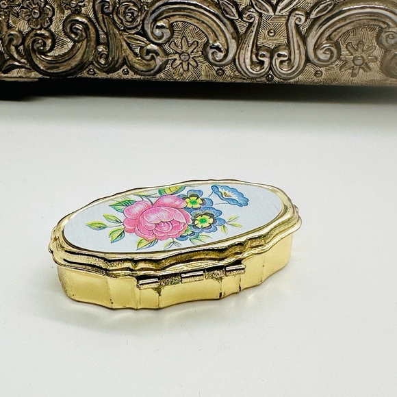 Vintage Floral Gold Metal Sewing Box With Threader - Picture 9 of 11